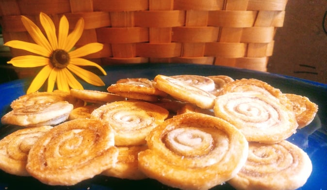 maple cinnamon swirls with daisy